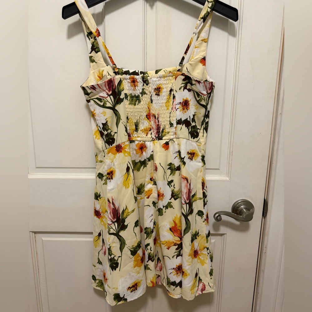 Abercrombie and Fitch Yellow Floral Mini Dress-Size Small NWOT. - Picture 2 of 7
